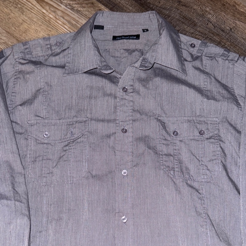 Men's Gray Button-Up Shirt